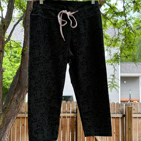 The Upside Green Leopard Print Cropped Leggings Tights size 10 Medium - Picture 4 of 16